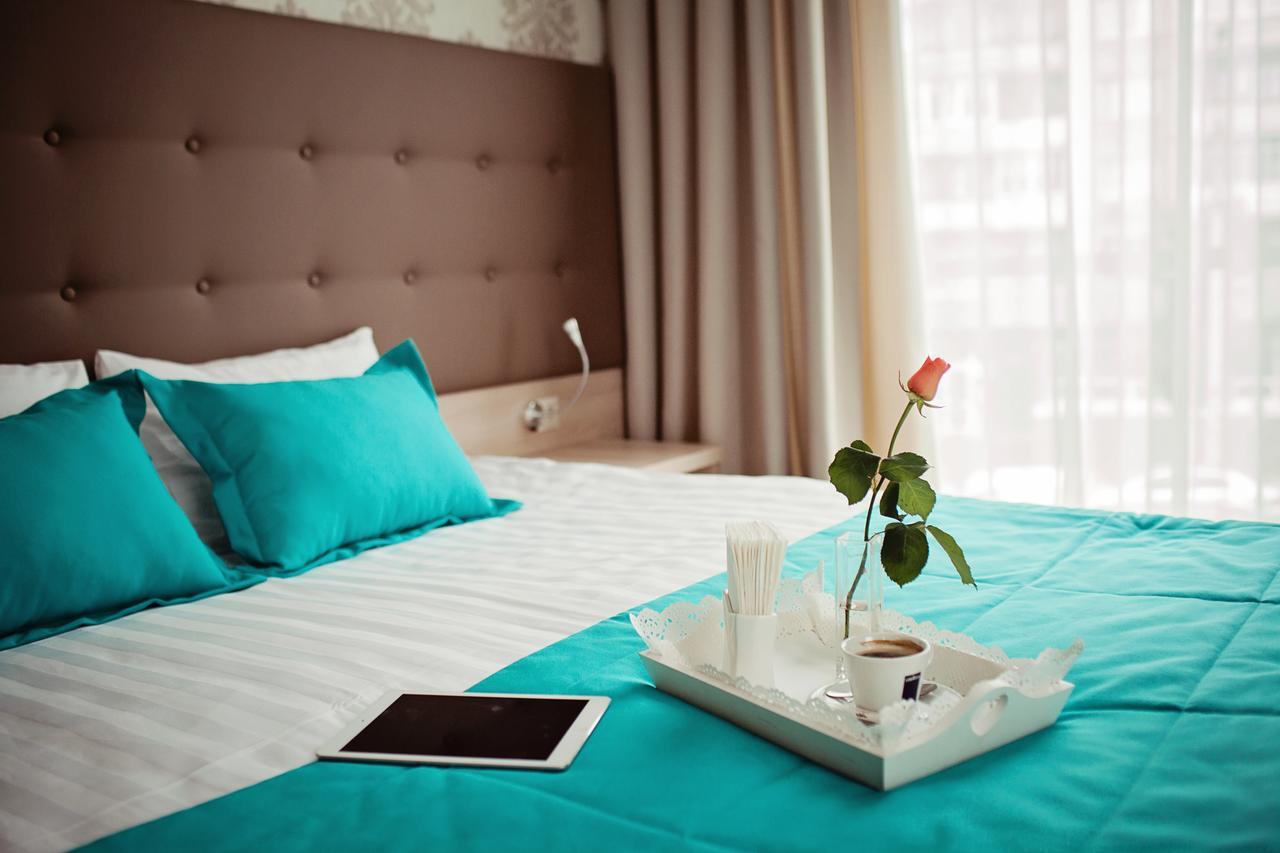Hotel Versailles Lutsʼk Dış mekan fotoğraf