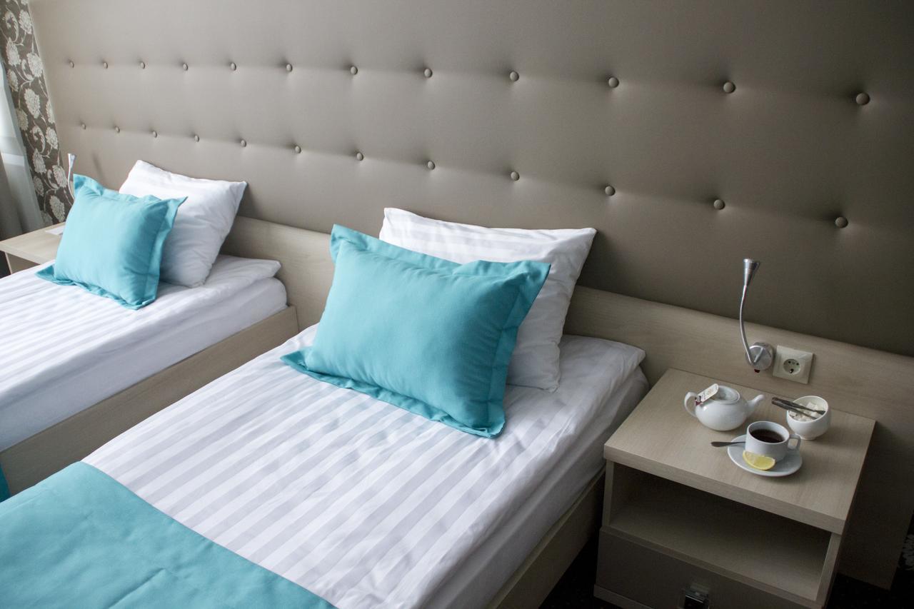 Hotel Versailles Lutsʼk Dış mekan fotoğraf