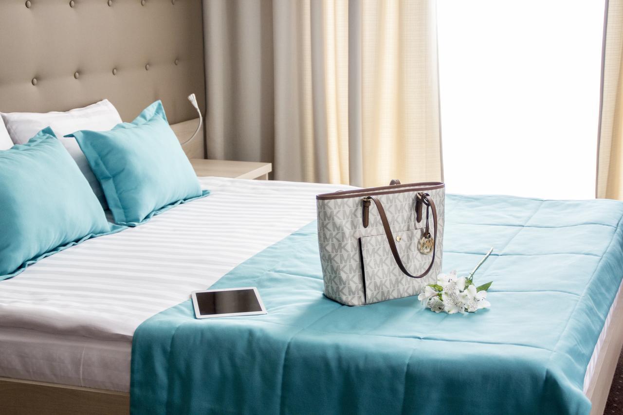 Hotel Versailles Lutsʼk Dış mekan fotoğraf