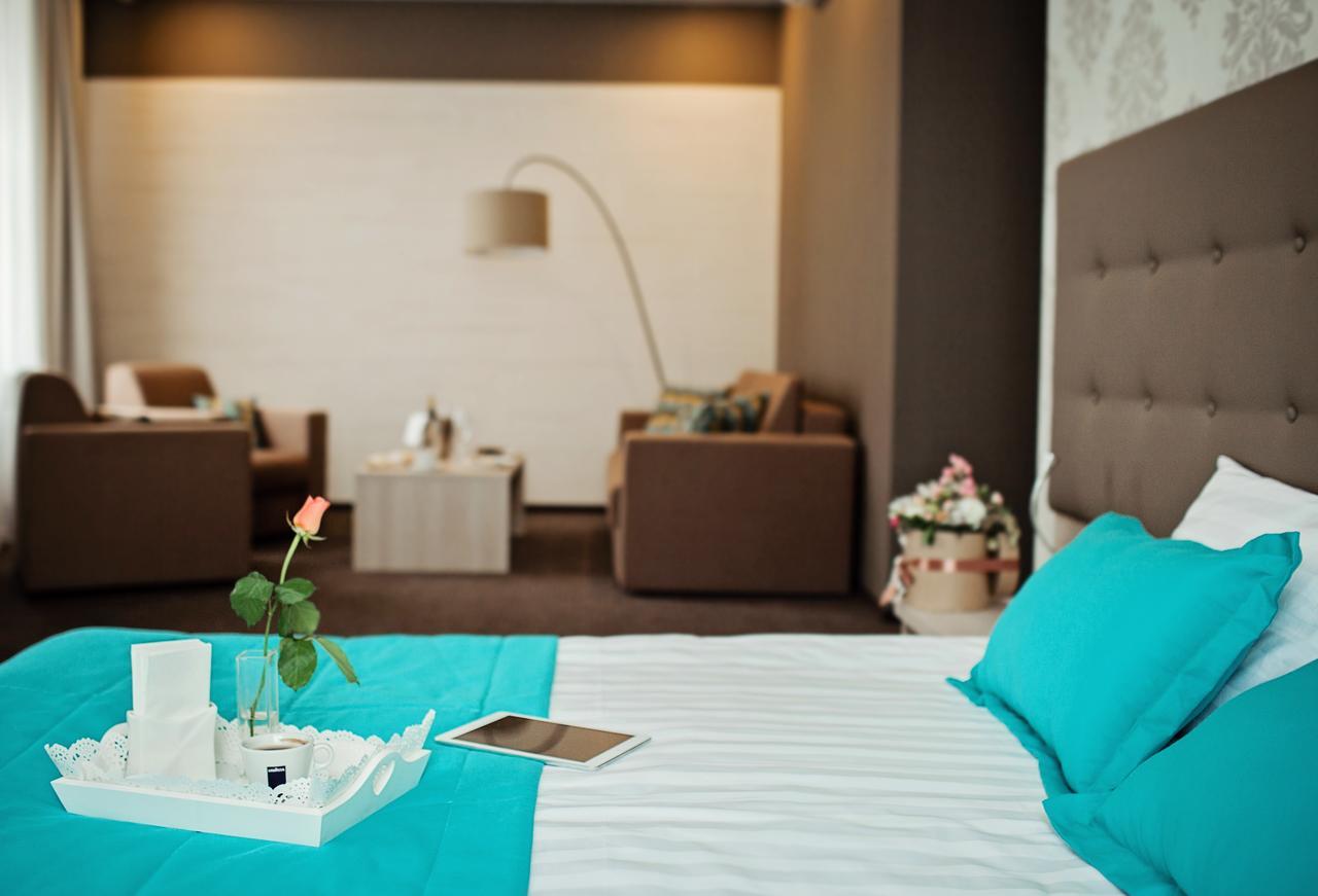 Hotel Versailles Lutsʼk Dış mekan fotoğraf