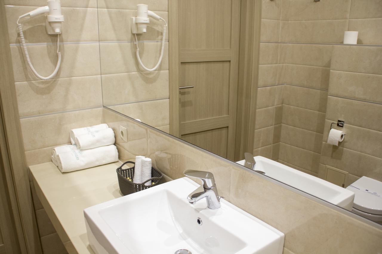 Hotel Versailles Lutsʼk Dış mekan fotoğraf