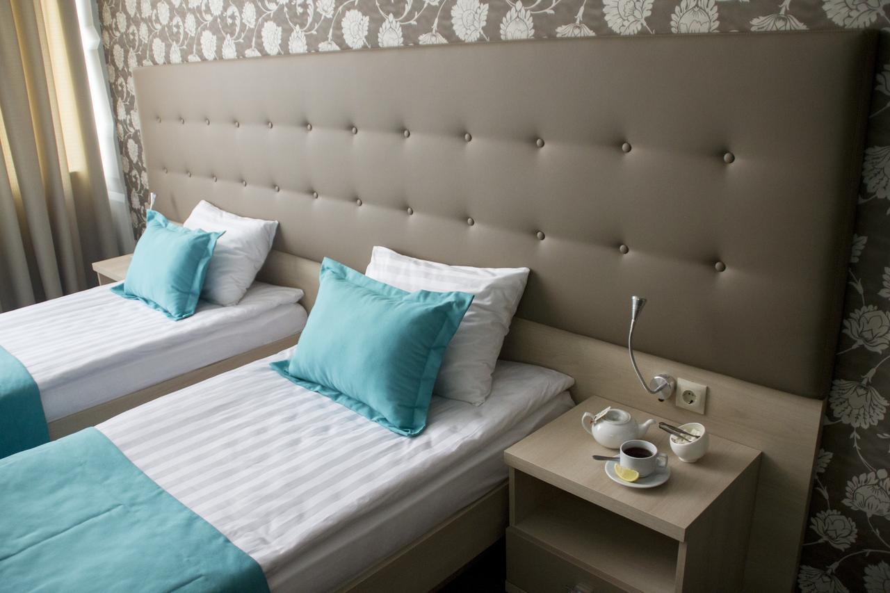 Hotel Versailles Lutsʼk Dış mekan fotoğraf